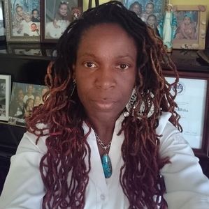 Meet your Posher, Dionne